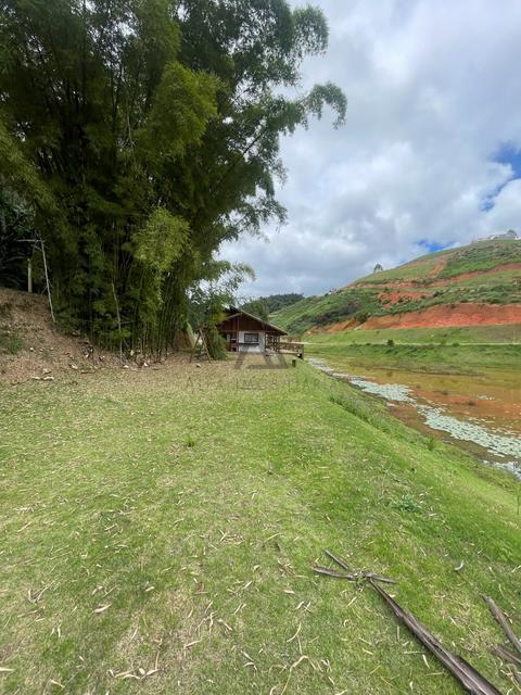 Sítio à venda em Santa Teresa, Santa Teresa, com 3 quartos, com 3028 m²